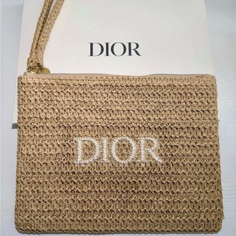 Dior Beige Raffia Clutch with Pearl Charm - Picture 4 of 9